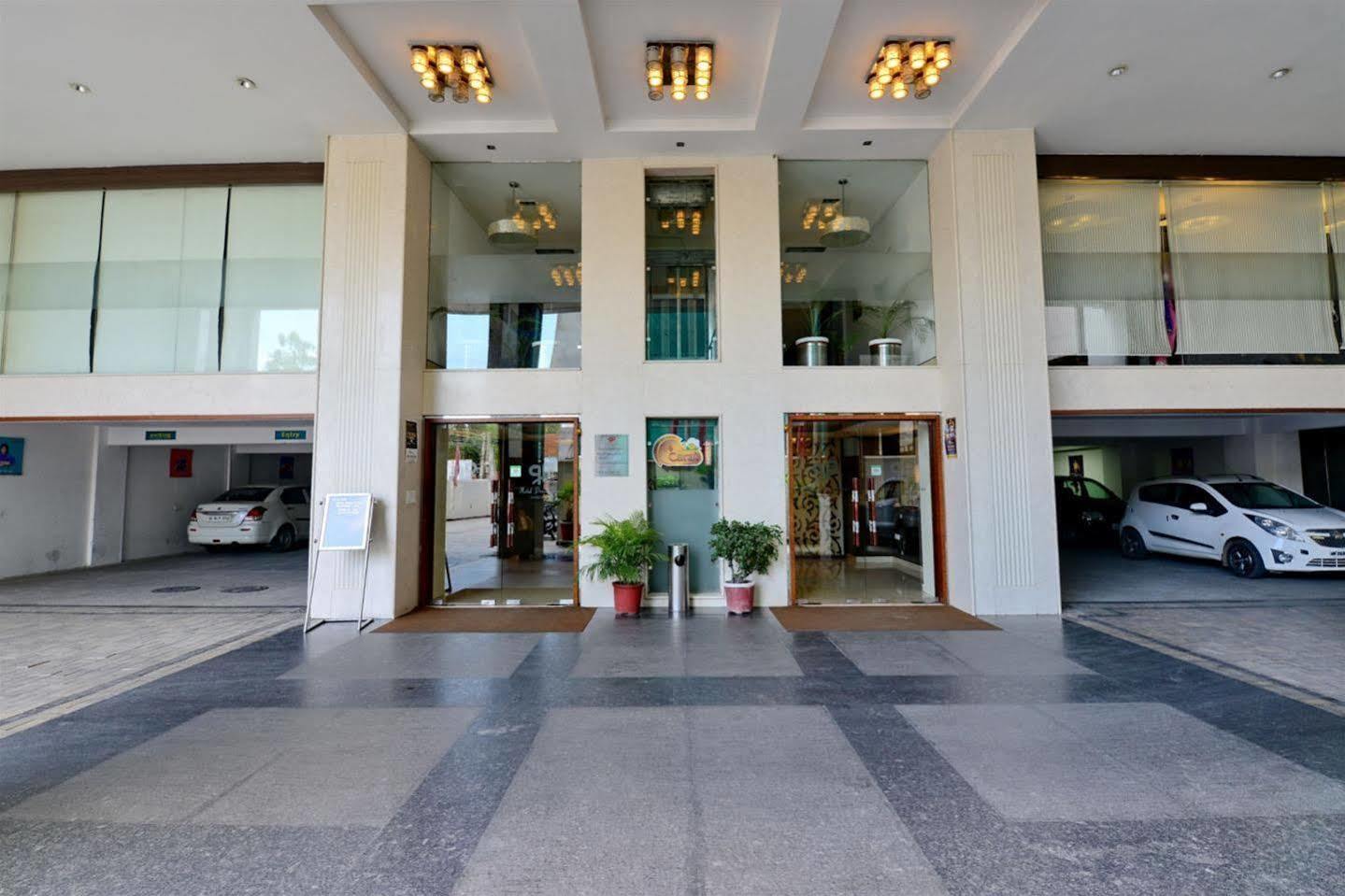 Hotel Prem Plaza Karnāl Exteriér fotografie