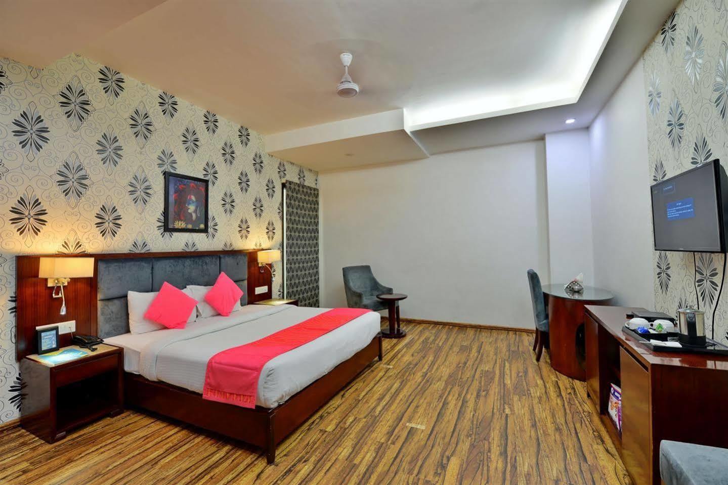 Hotel Prem Plaza Karnāl Exteriér fotografie