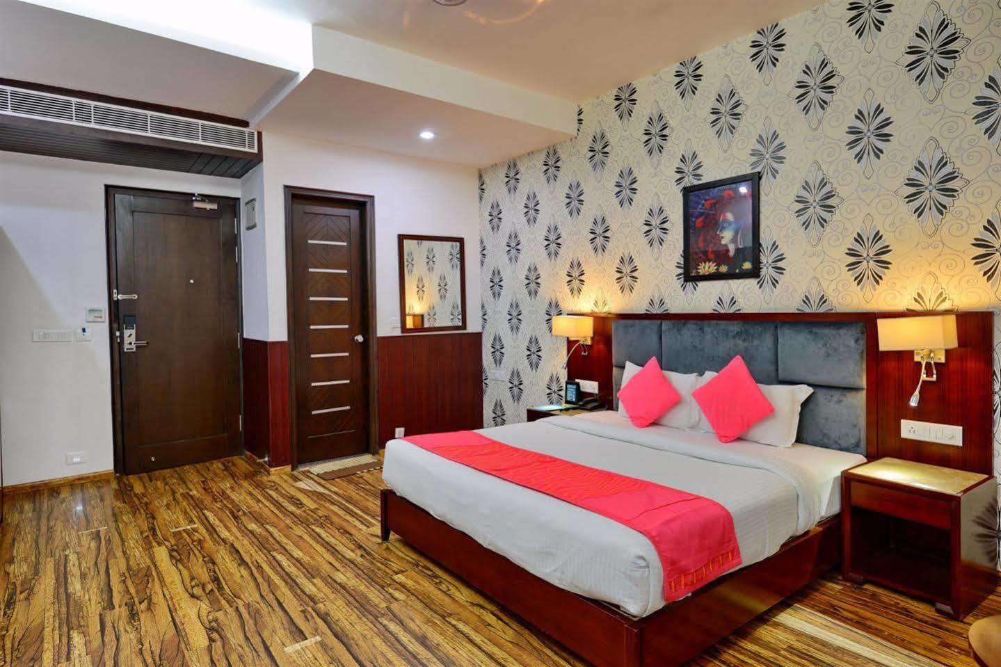 Hotel Prem Plaza Karnāl Exteriér fotografie